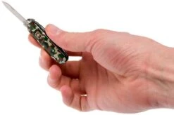 Victorinox Classic, Swiss Pocket Knife, Camouflage -Victorinox VT0 6223 94 05 victorinox vt0 6223 94 05