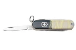 Victorinox Classic SD New York Style 0.6223.E22 Swiss Pocket Knife 12 Victorinox Classic SD New York Style 0.6223.E22 Swiss Pocket Knife -Victorinox VT0 6223 E223 03 victorinox