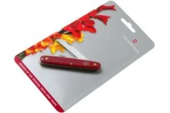Victorinox Floral Knife 3.9050.B1 Red 15 Victorinox Floral Knife 3.9050.B1 Red -Victorinox VT3 9050 B1 07 victorinox