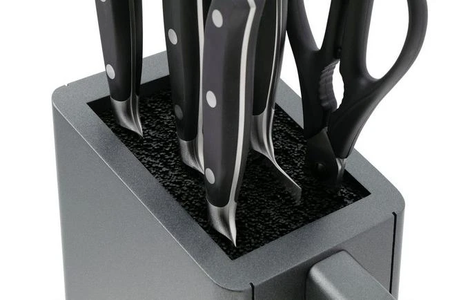 Victorinox Grand Maître Cutlery Block 7.7243.6, POM, 7-piece Knife Set With Block 6 Victorinox Grand Maître Cutlery Block 7.7243.6, POM, 7-piece Knife Set With Block - Image 4